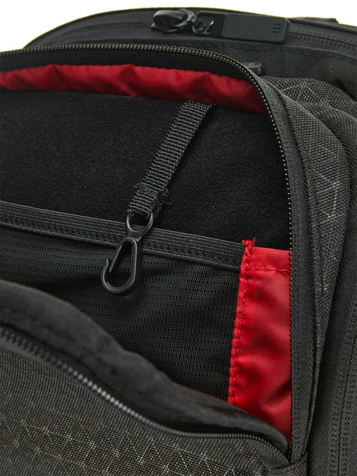 Wilson Clash v3 Super Tour Backpack Bag (Black-Red) - 爱游戏体育-爱游戏|爱游戏官方网站