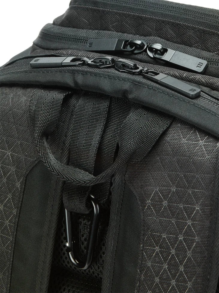 Wilson Clash v3 Super Tour Backpack Bag (Black-Red) - 爱游戏体育-爱游戏|爱游戏官方网站